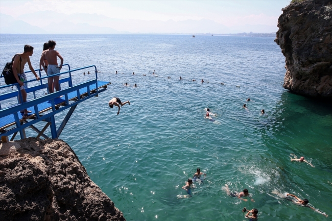 Antalya bayramda 400 bin kişiyi ağırladı